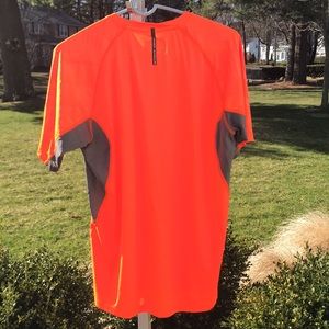 Under Armour  HeatGear Mens Short Sleeve Orange w/ Gray Insert, Medium